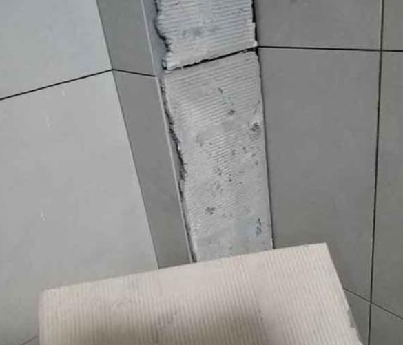 奈曼瓷砖空鼓维修公司分享下厨房瓷砖脱落的补救措施。